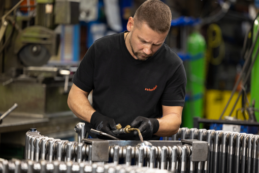 Employee at Zehnder Man working with zehnder charlston radiator